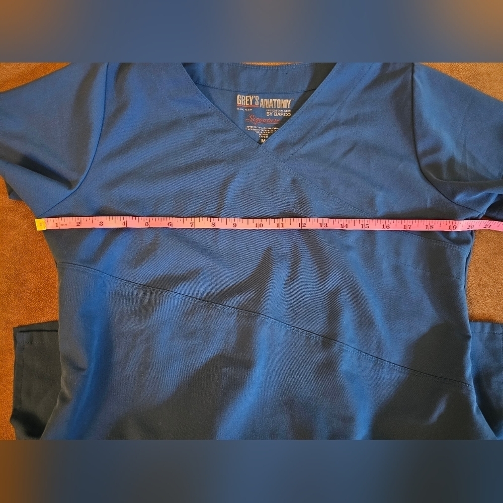 Grey's Anatomy By Barco Short Sleeve V-Neck Signature Srub Top Size M - Picture 5 of 11